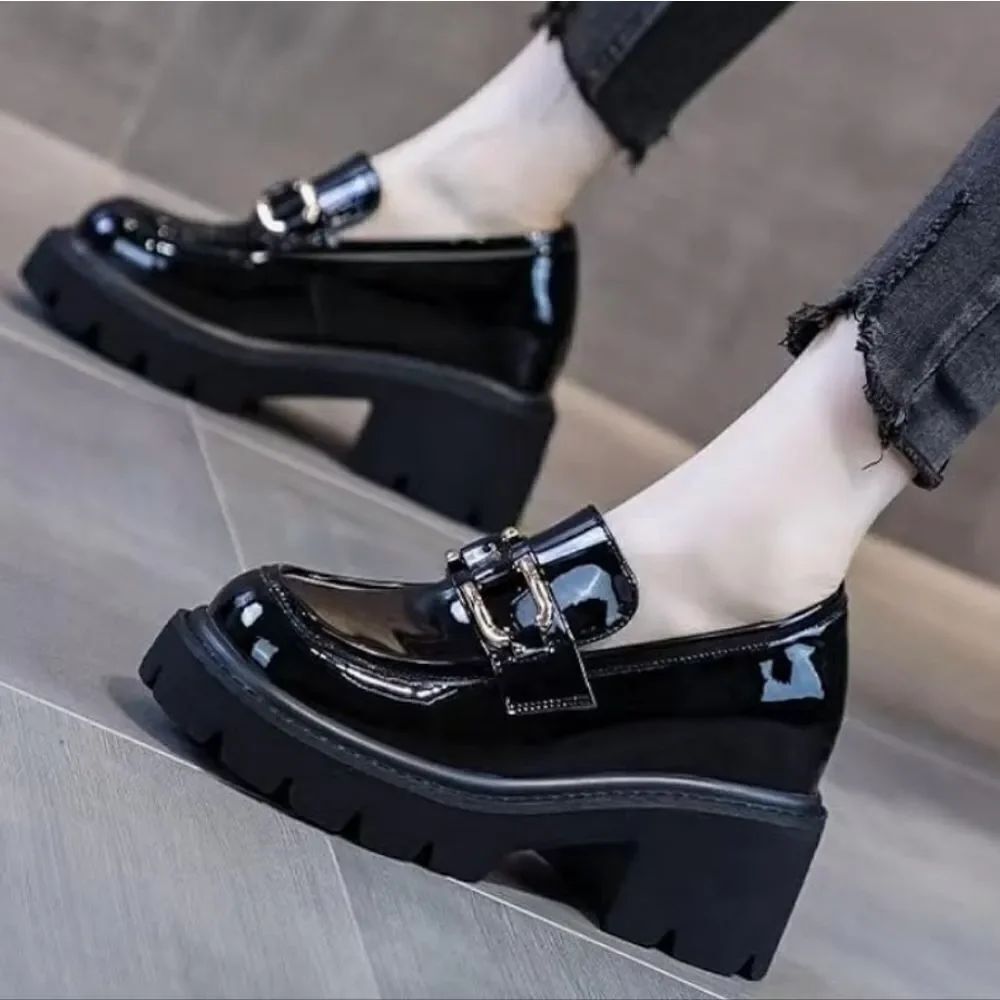 BRAND NEW MADDEN GIRL PLATFORM PATENT LEATHER CHUNKY HEEL WITH CHAIN LOAFERS